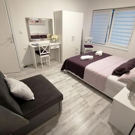 Apartman Lidija Dinjiška エクステリア 写真