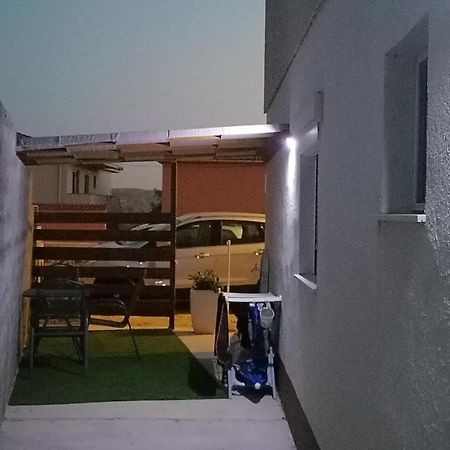 Apartman Lidija Dinjiška エクステリア 写真