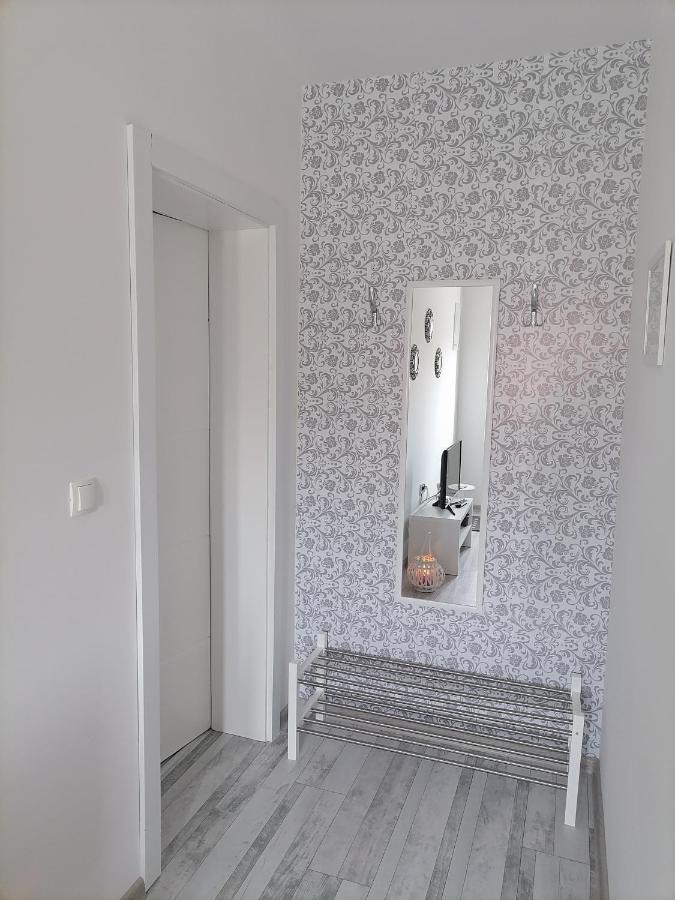 Apartman Lidija Dinjiška エクステリア 写真